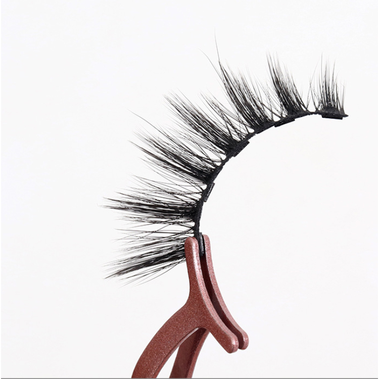 Magnetic-eyelashes .jpg